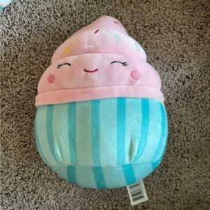 Deidre the cupcake Squishmallow